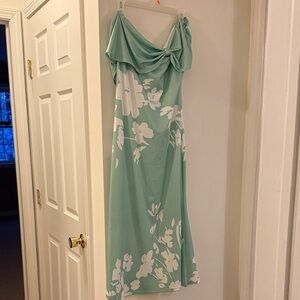 Amazon Essentials Mint Green Maxi Dress with White Floral Pattern